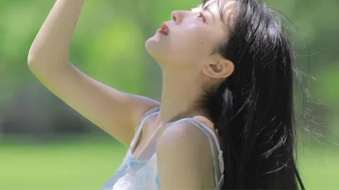 荣耀人形机器人跑半马